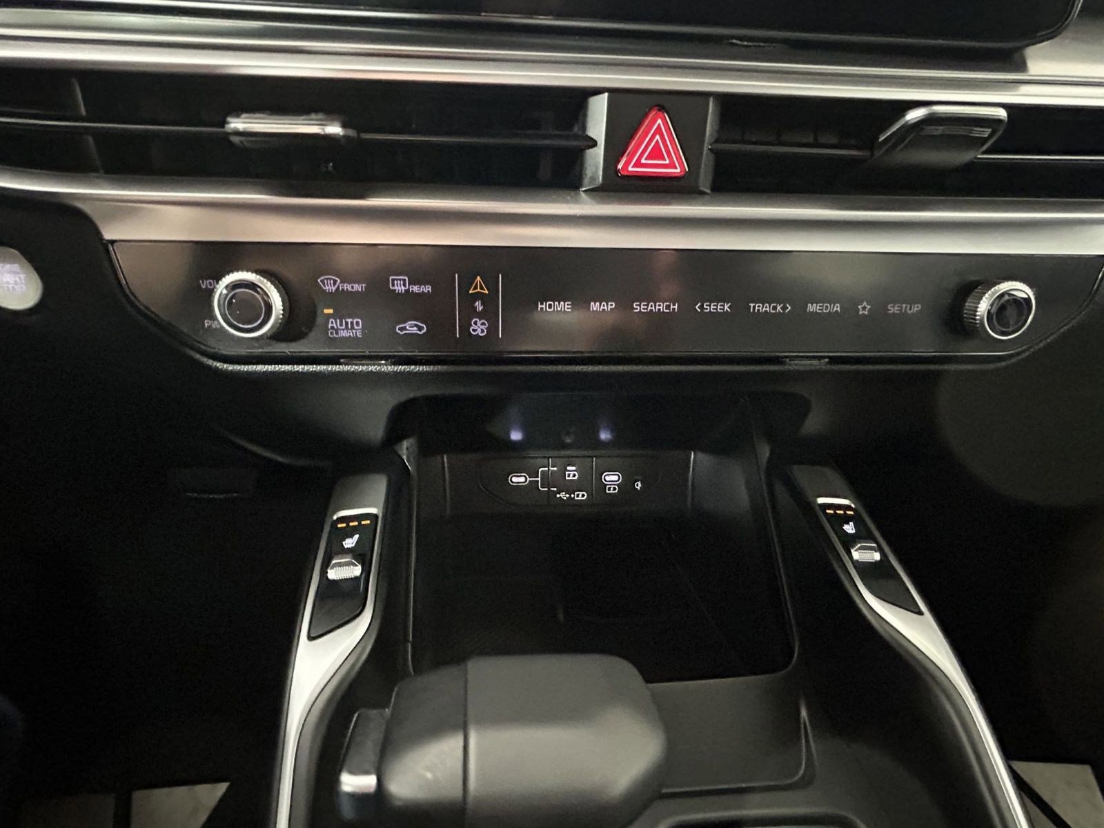 Certified 2025 Kia Sorento S image 29
