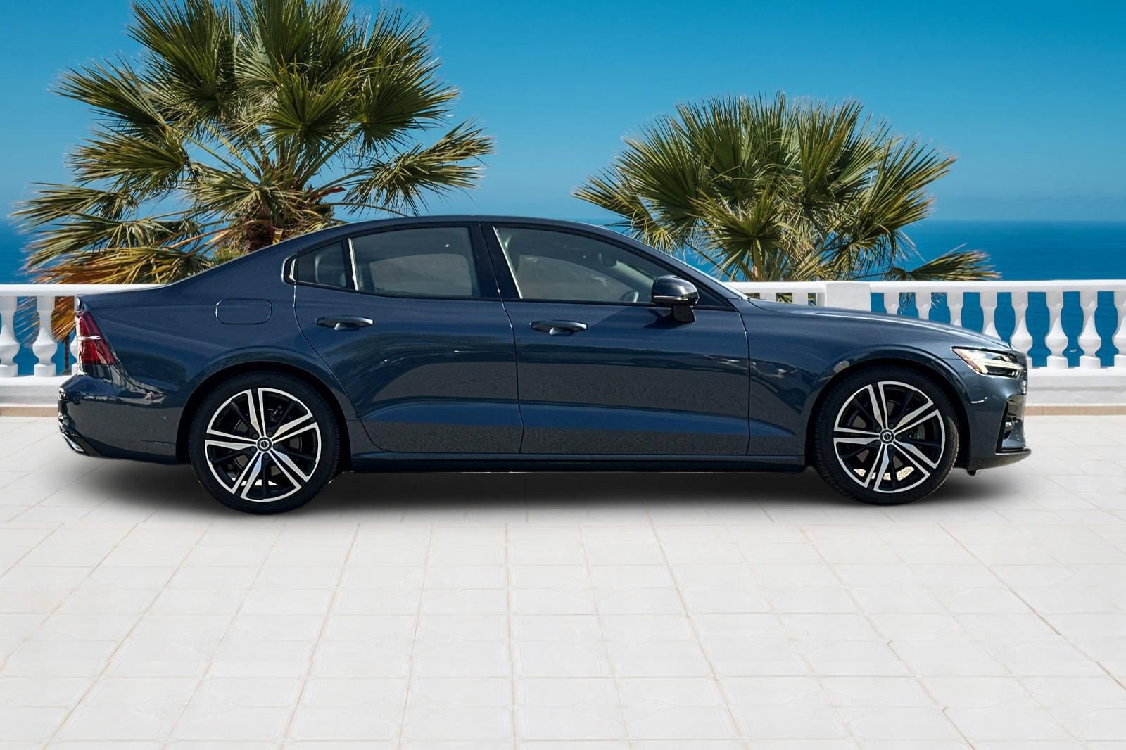 Used 2019 Volvo S60 T5 R-Design image 3