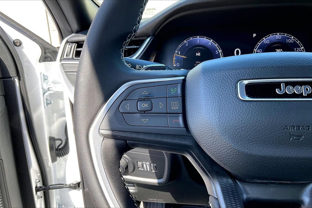New 2027 Jeep Grand Cherokee Laredo RWD image 21
