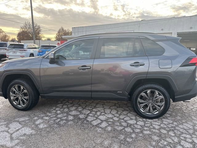 Used 2022 Toyota RAV4 XLE Premium image 15