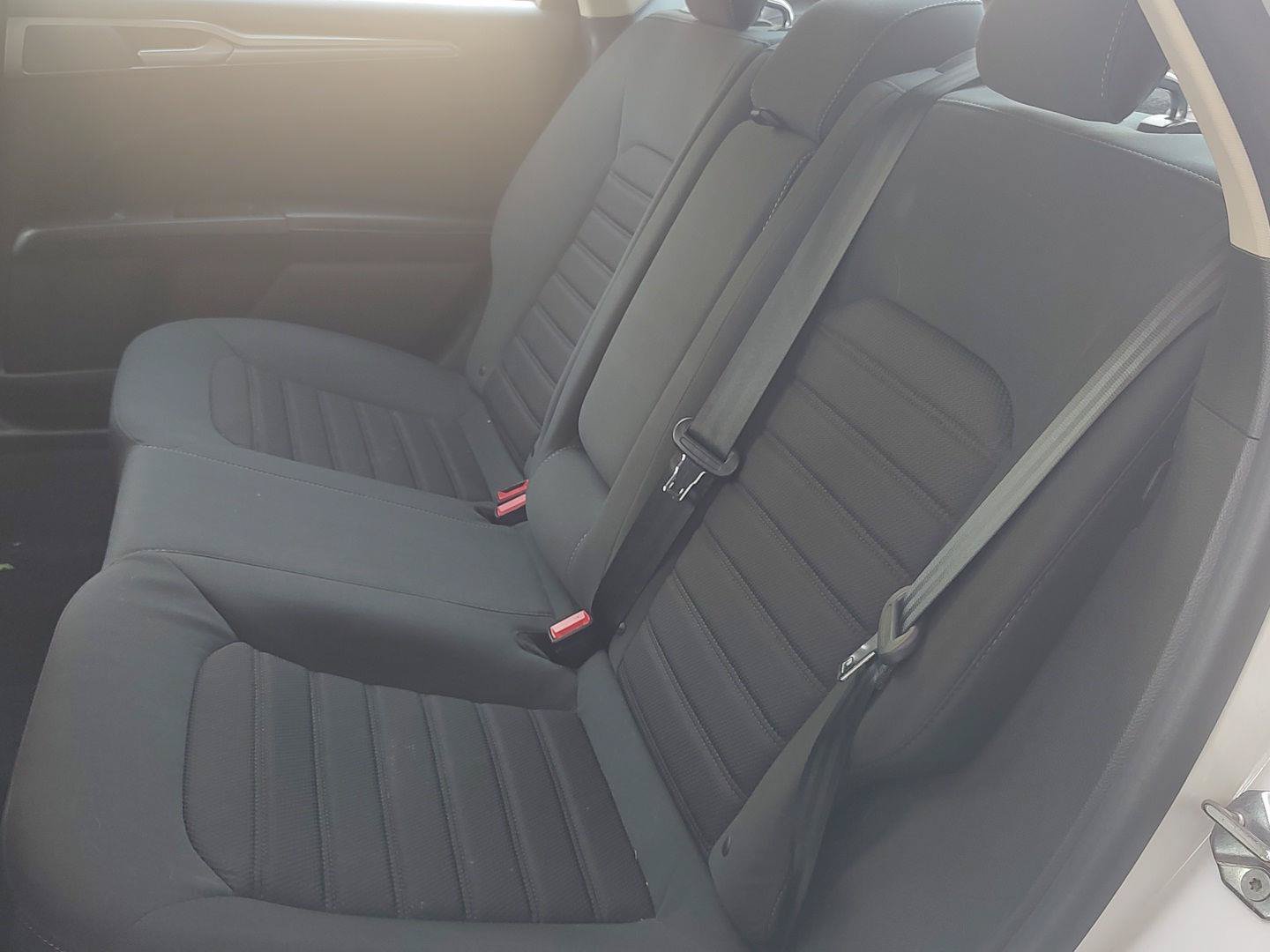 Used 2020 Ford Fusion SE FWD image 17