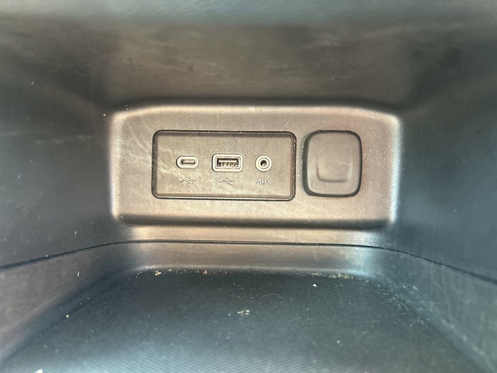 Used 2020 Chevrolet Equinox LT w/ Driver Convenience Package image 32