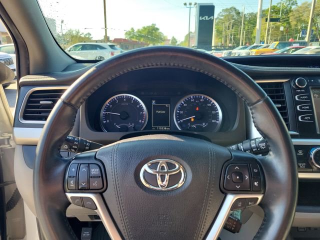 Used 2019 Toyota Highlander Plus AWD/4WD image 20