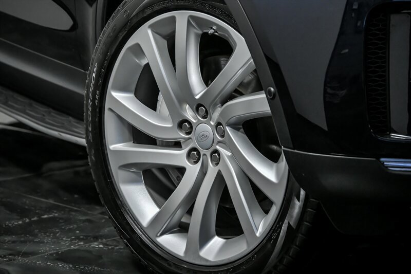 Used 2020 Land Rover Discovery HSE Luxury AWD/4WD image 3