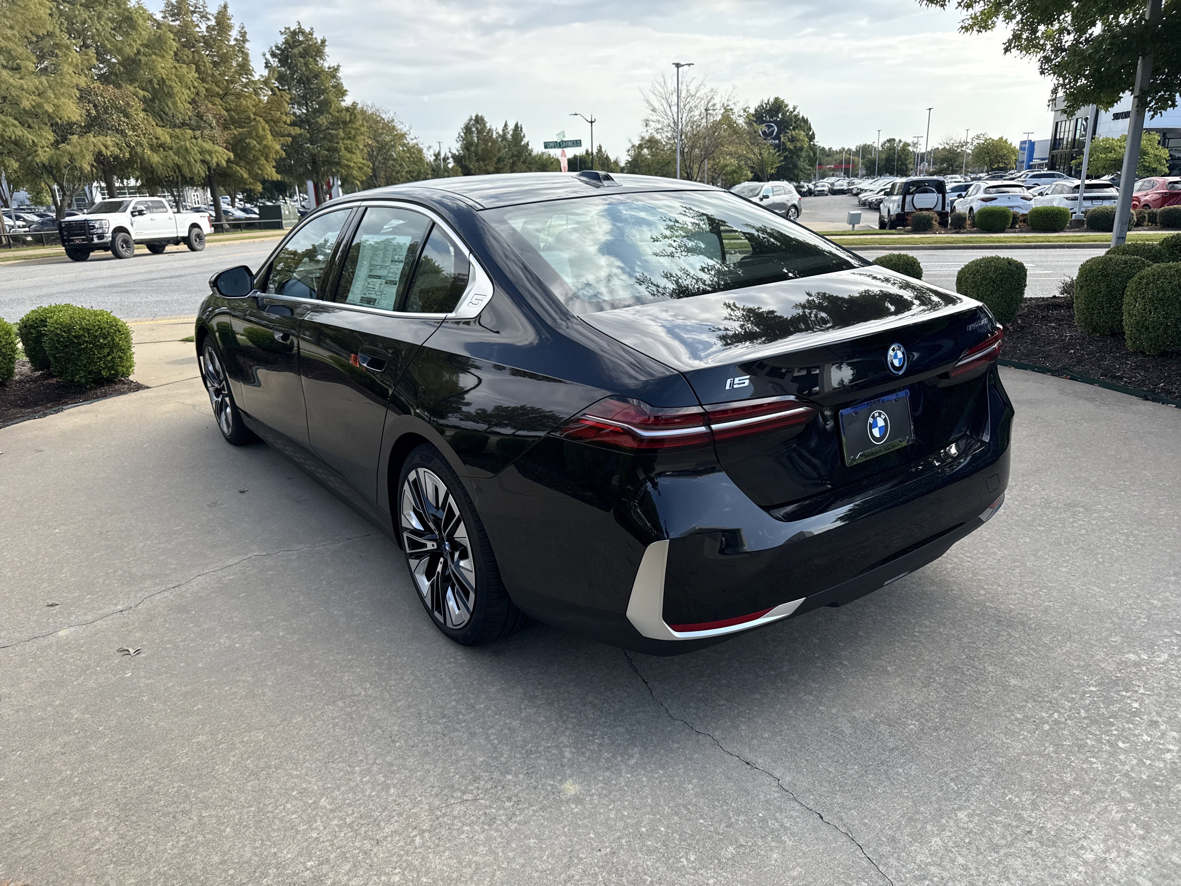 New 2026 BMW i5 eDrive40 image 3