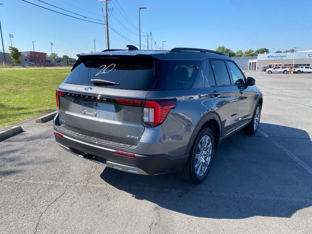 New 2026 Ford Explorer Active w/ Active Comfort Package AWD/4WD image 7