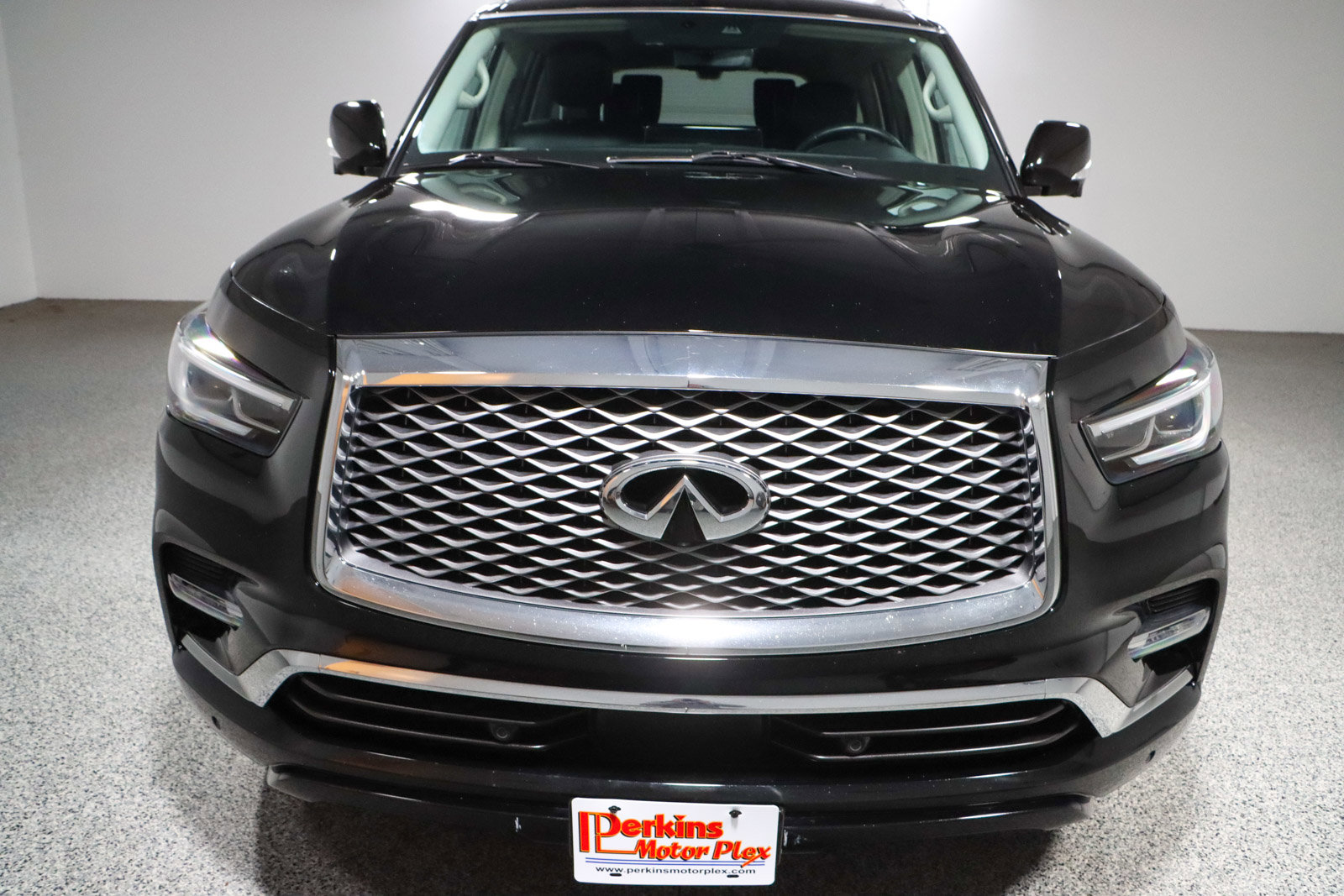 Used 2023 INFINITI QX80 Luxe w/ Cargo Package RWD image 4
