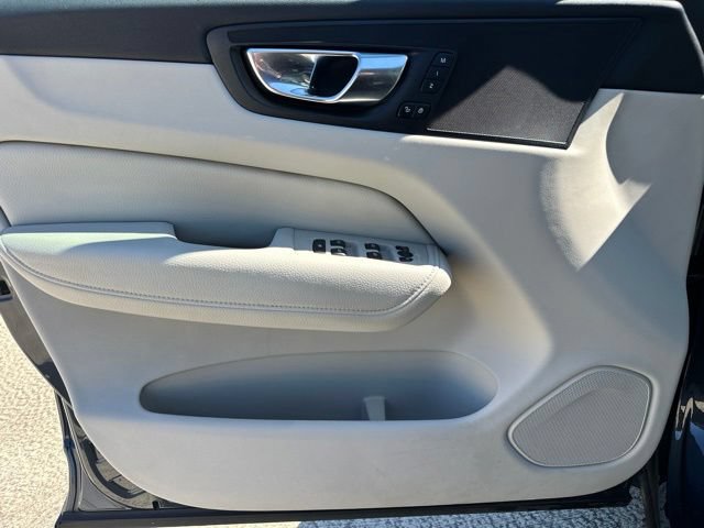 Certified 2022 Volvo XC60 B5 Momentum w/ Climate Package AWD/4WD image 16