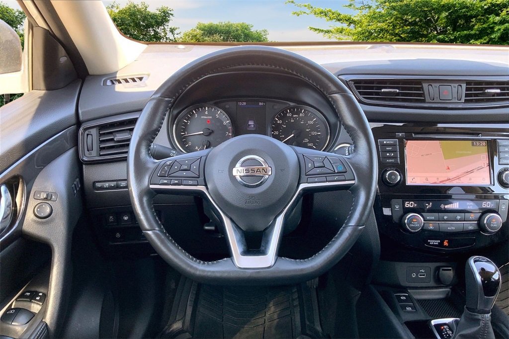 Used 2019 Nissan Rogue SV w/ Premium Package image 8