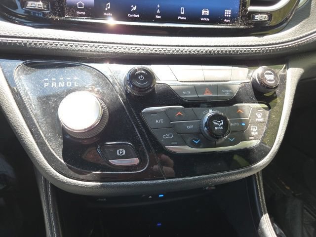 Used 2021 Chrysler Pacifica Limited w/ Uconnect Theater Family Group FWD image 10