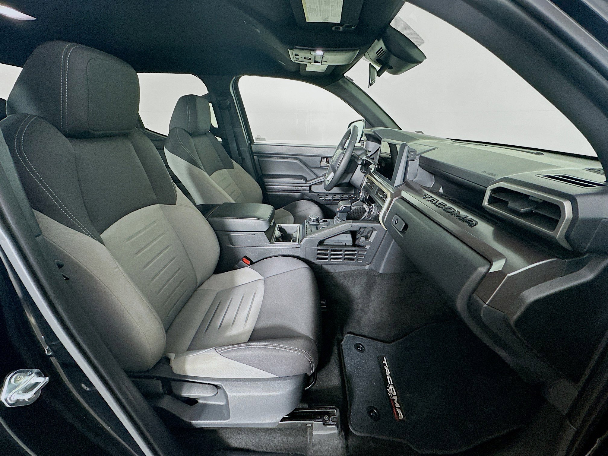 Used 2025 Toyota Tacoma TRD Off-Road AWD/4WD image 31