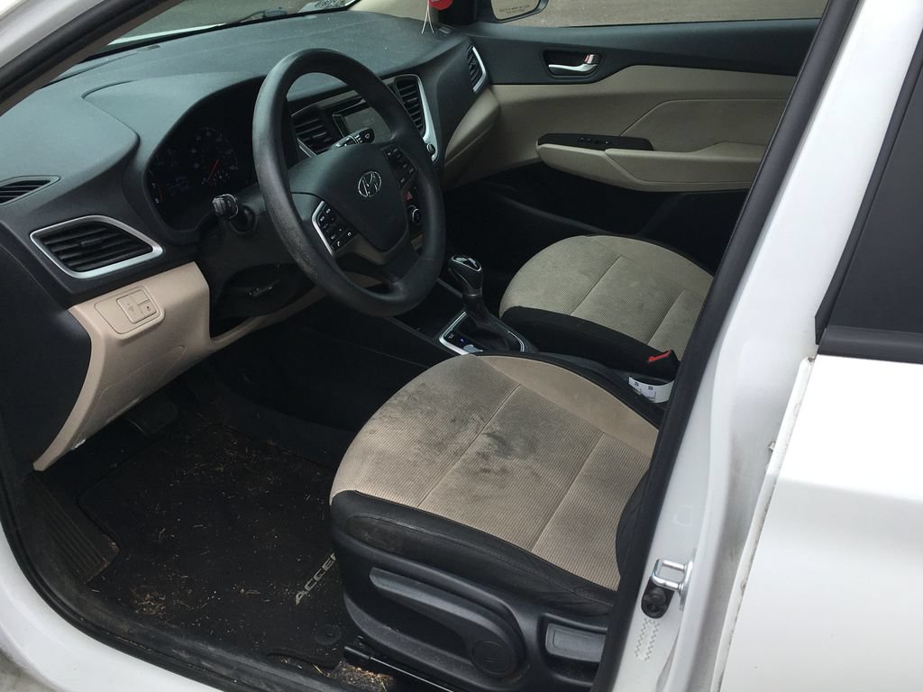 Used 2022 Hyundai Accent SE FWD image 3