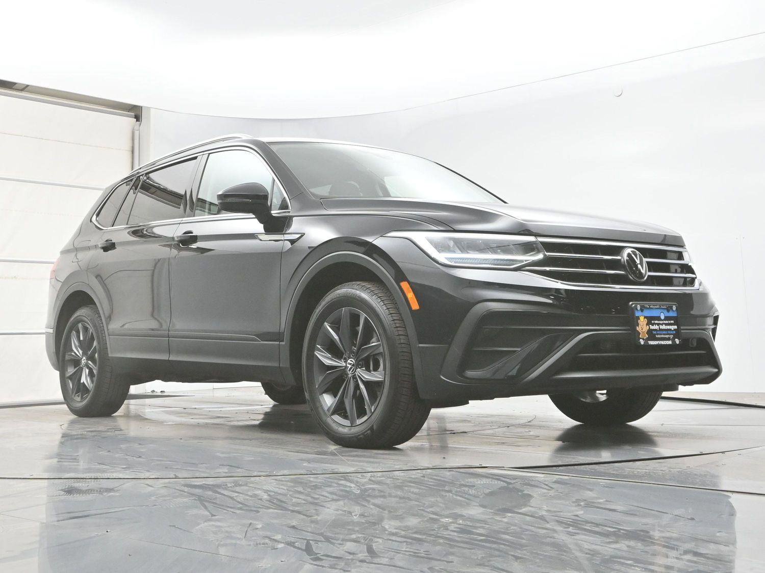 Used 2023 Volkswagen Tiguan SE w/ Panoramic Sunroof Package AWD/4WD image 29