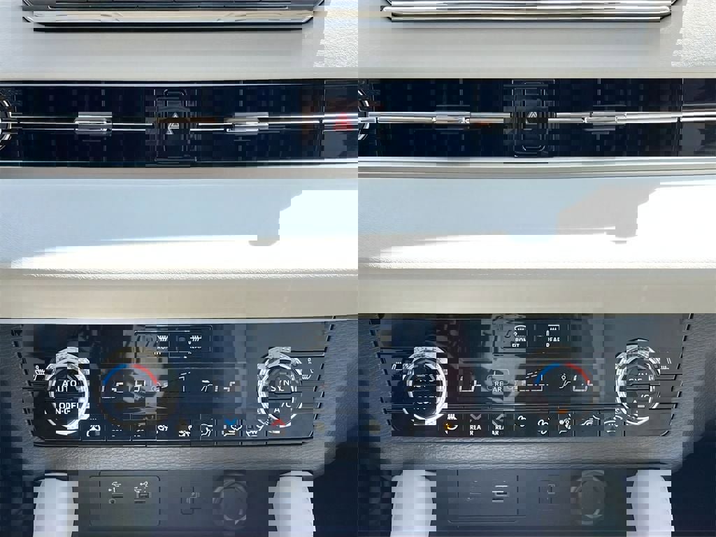 New 2025 Mitsubishi Outlander SEL image 18