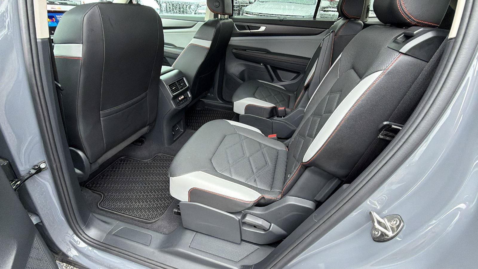 Used 2025 Volkswagen Atlas Peak Edition SE AWD/4WD image 22