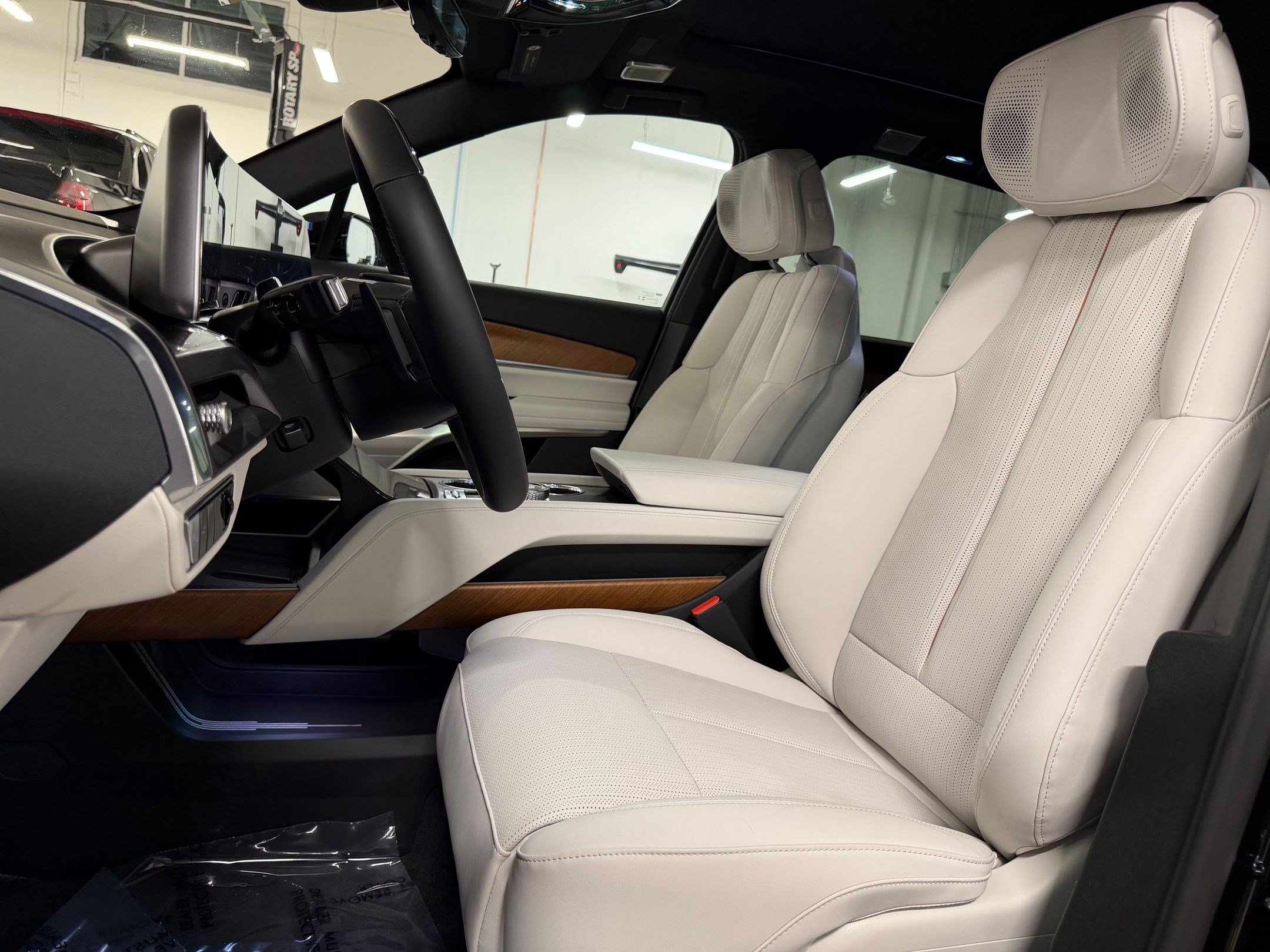 New 2027 Cadillac Vistiq Sport AWD/4WD image 5