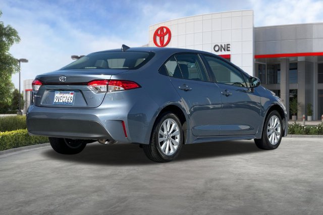 Used 2026 Toyota Corolla LE w/ LE Premium Package FWD image 5
