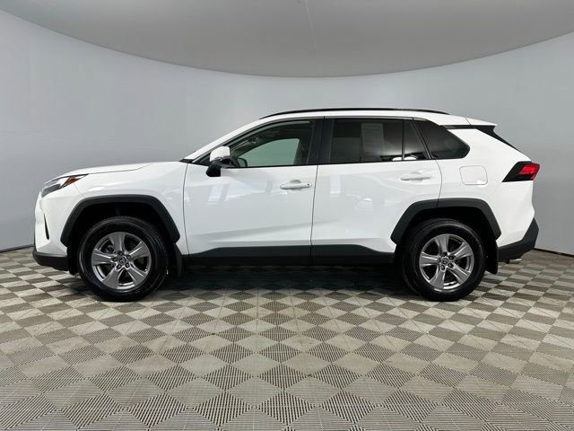 Used 2025 Toyota RAV4 XLE w/ Convenience Package image 4