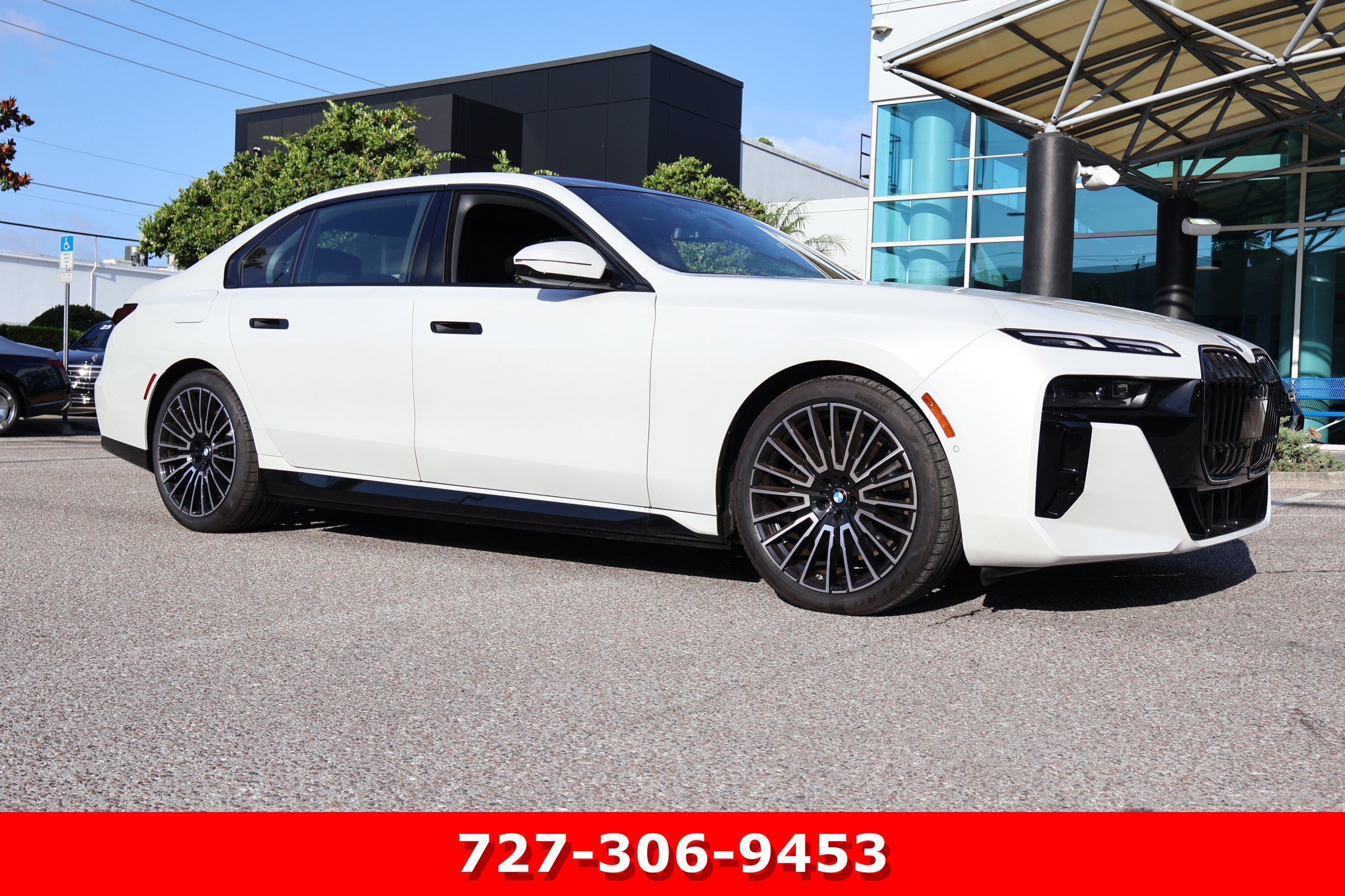 Used 2026 BMW 750e xDrive w/ Luxury Rear Seating Package AWD/4WD image 12