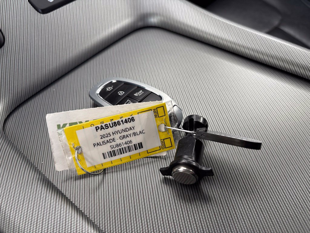 Used 2025 Hyundai Palisade SEL FWD image 39