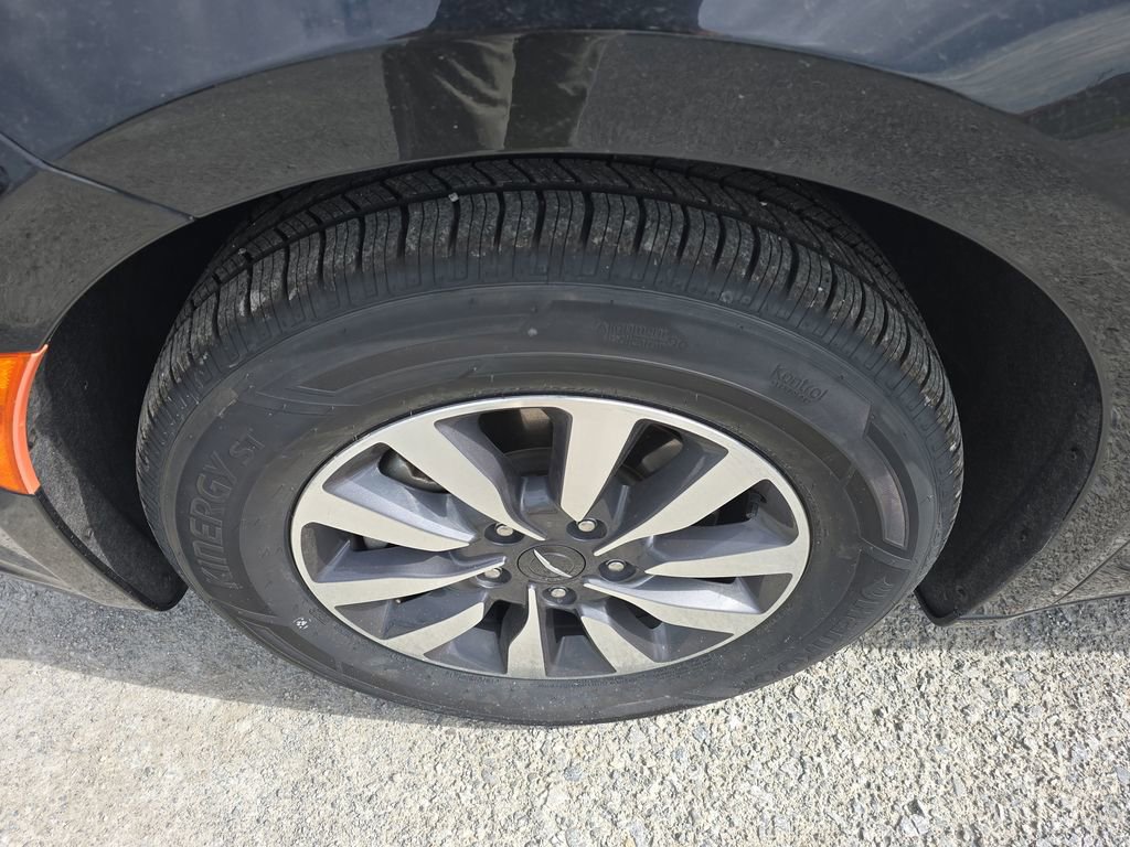 Used 2023 Chrysler Pacifica Touring-L image 10