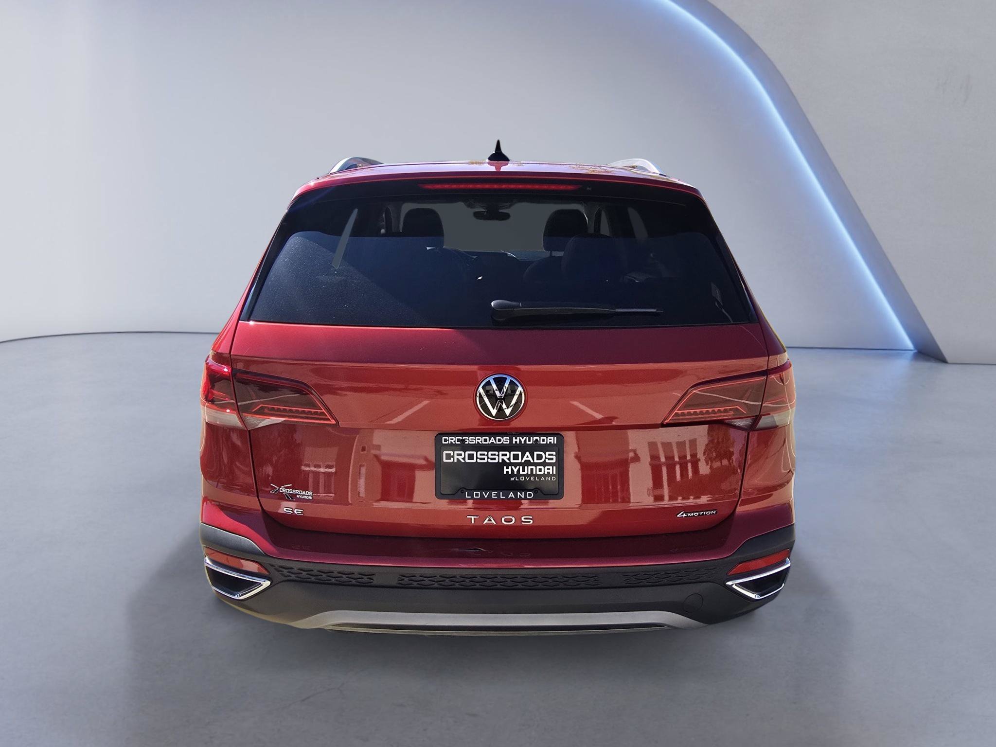 Used 2024 Volkswagen Taos SE w/ Panoramic Sunroof Package AWD/4WD image 5