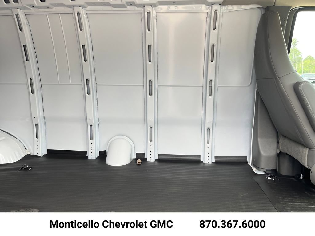 New 2026 Chevrolet Express 2500 Extended image 21