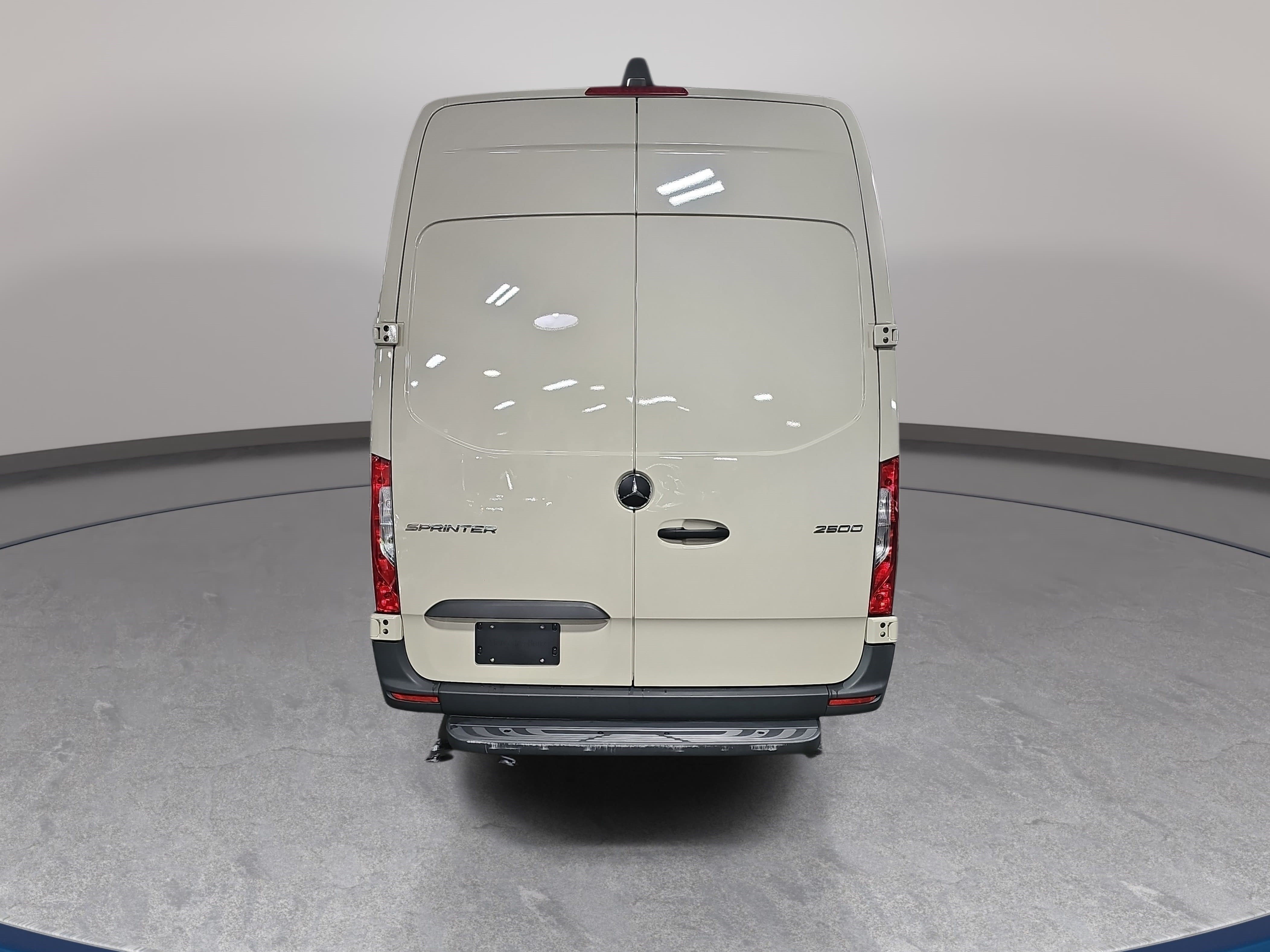 Used 2025 Mercedes-Benz Sprinter 2500 image 6