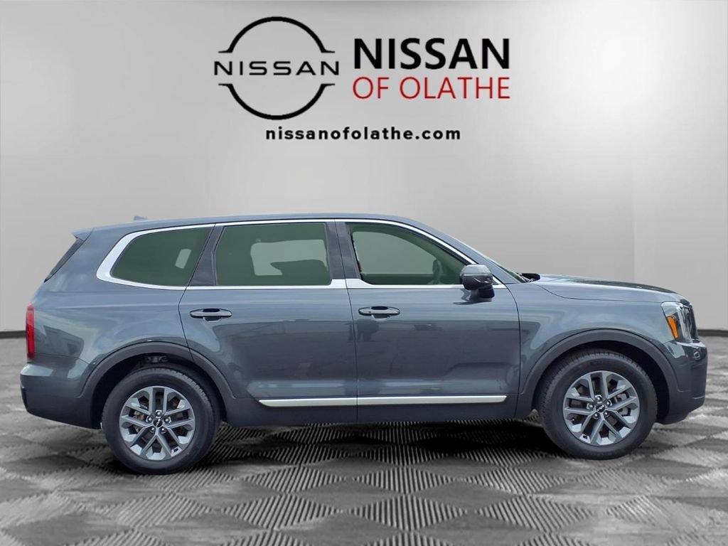 Used 2024 Kia Telluride LX AWD/4WD image 29