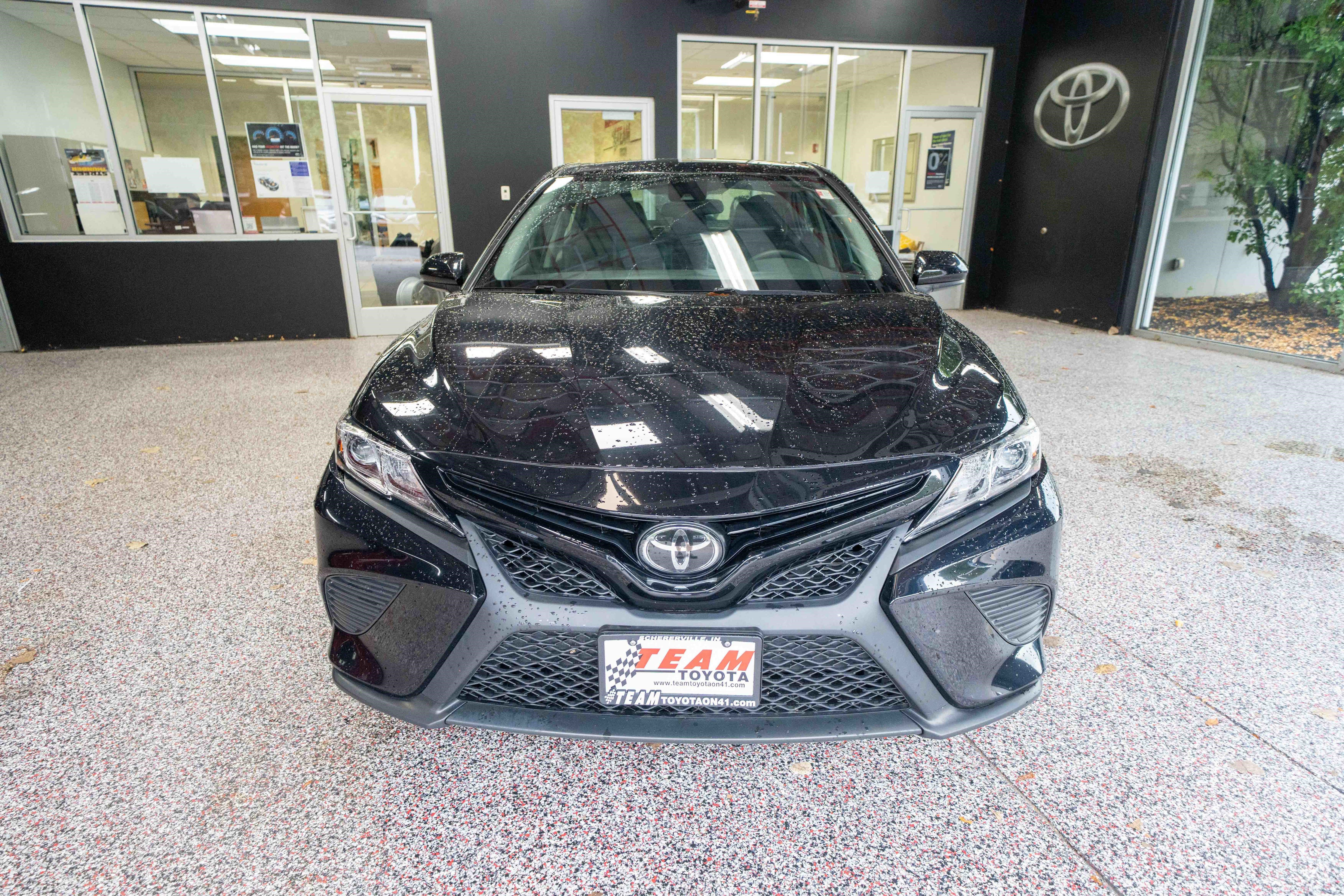 Used 2020 Toyota Camry SE FWD image 6