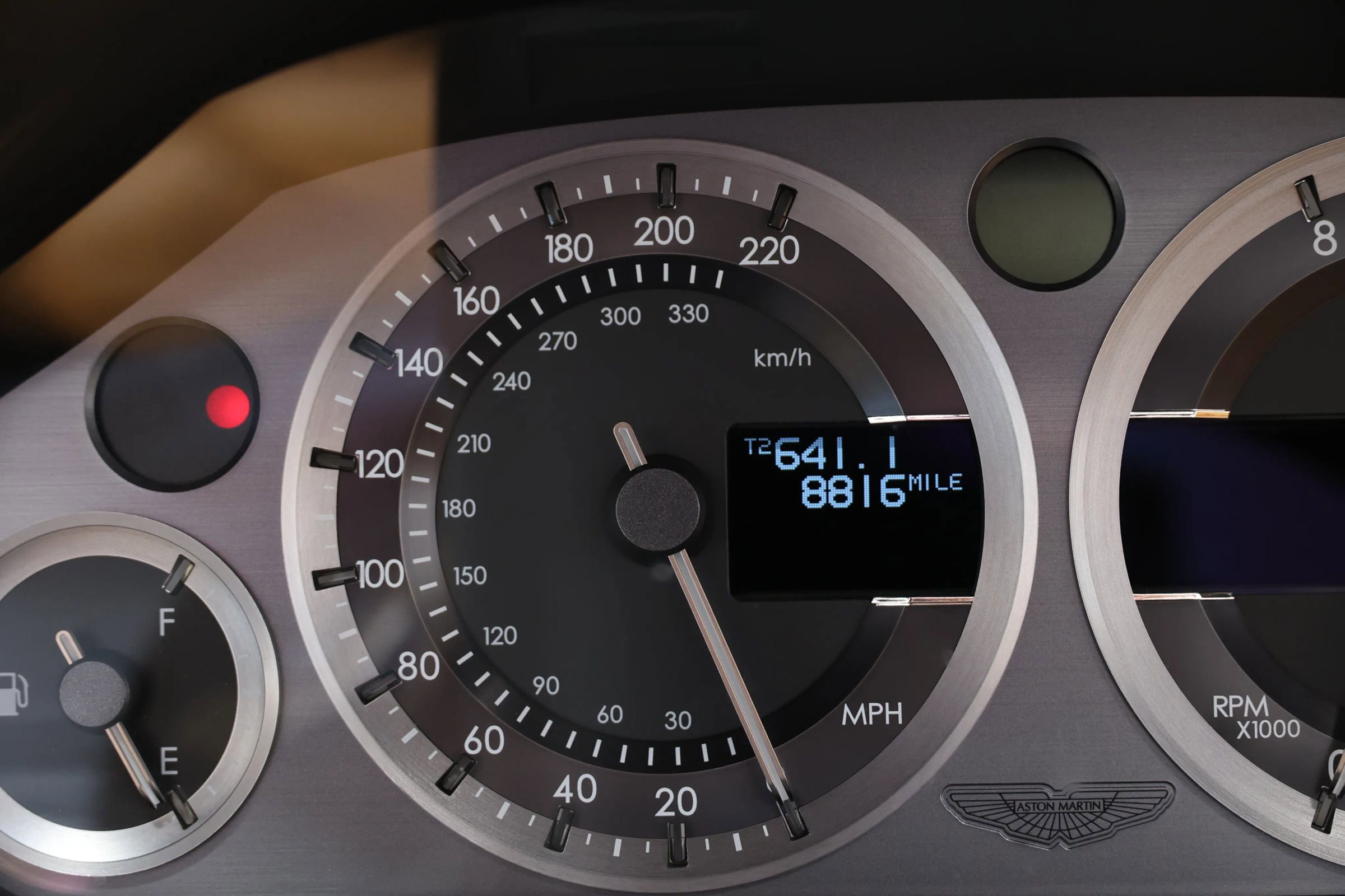 Used 2012 Aston Martin V8 Vantage Roadster image 30