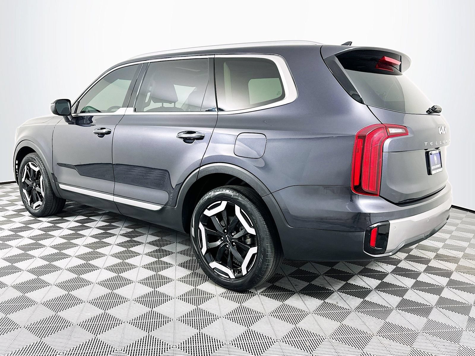 Used 2025 Kia Telluride S AWD/4WD image 8