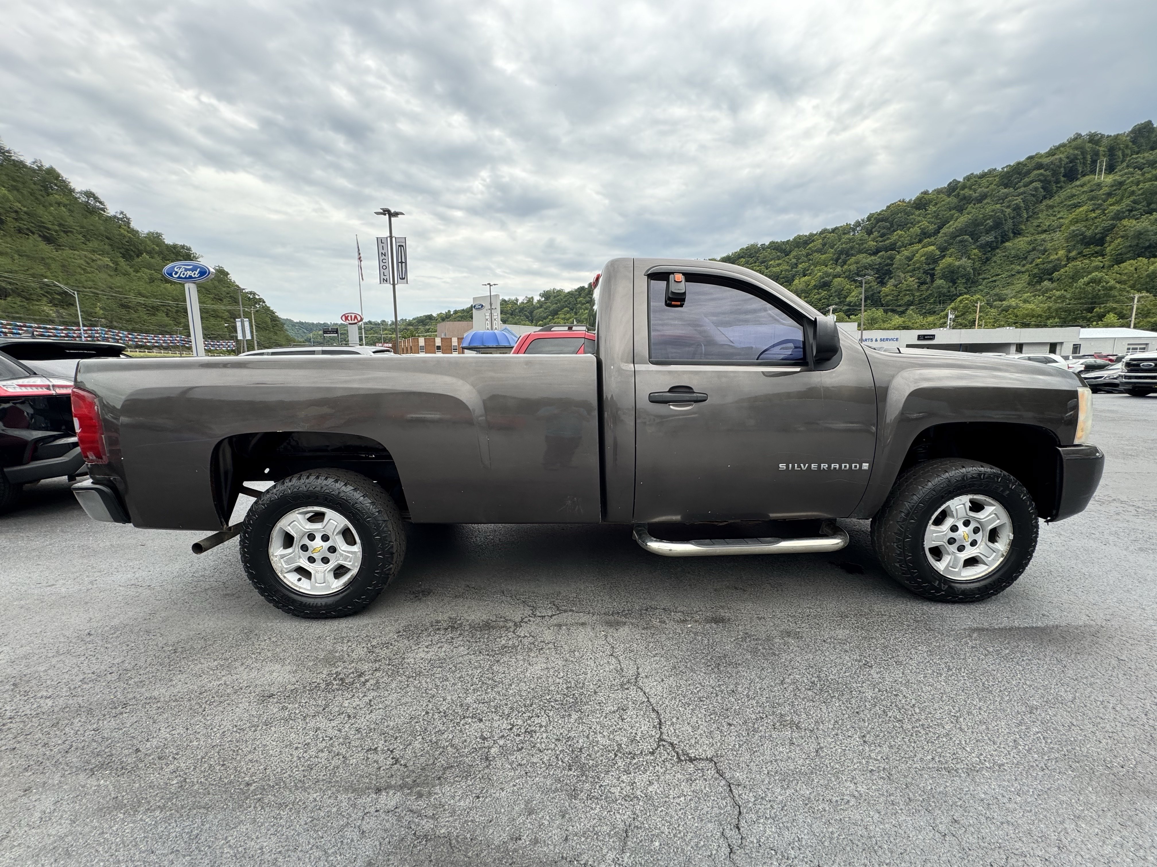 Used 2007 Chevrolet Silverado 1500 LT w/ 1LT Convenience Package RWD image 7