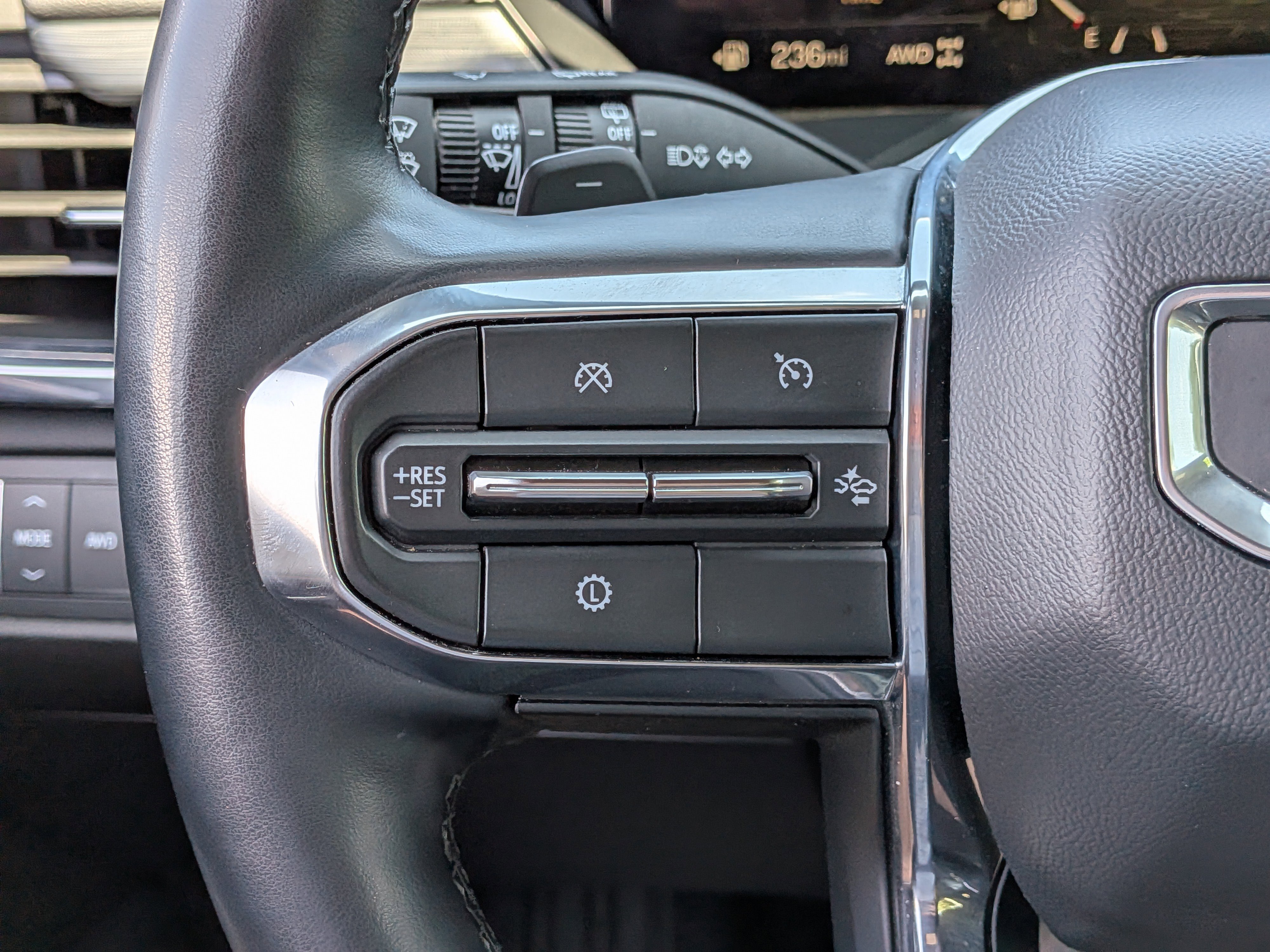 Used 2024 GMC Acadia Elevation AWD/4WD image 25