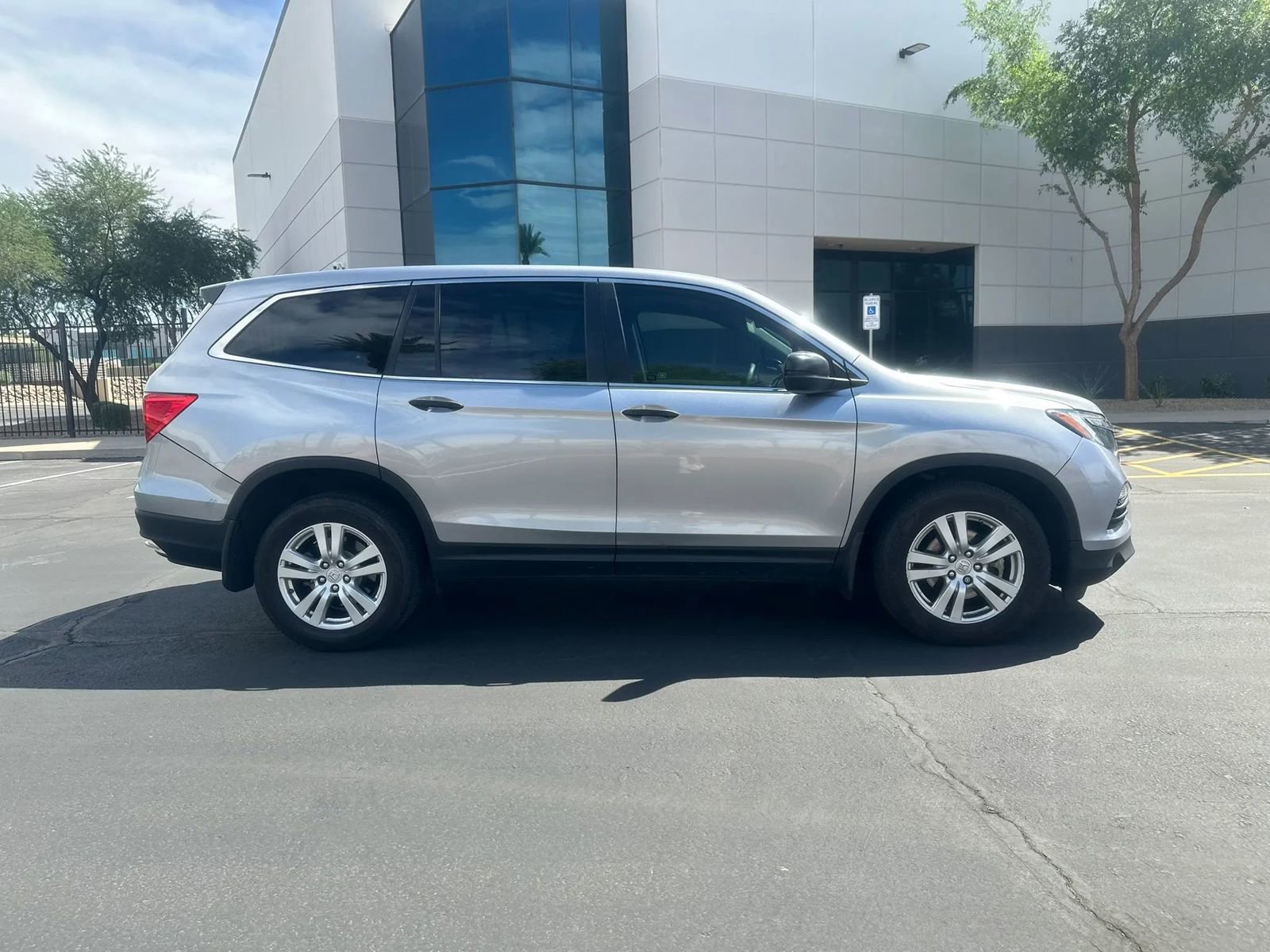 Used 2016 Honda Pilot LX image 4
