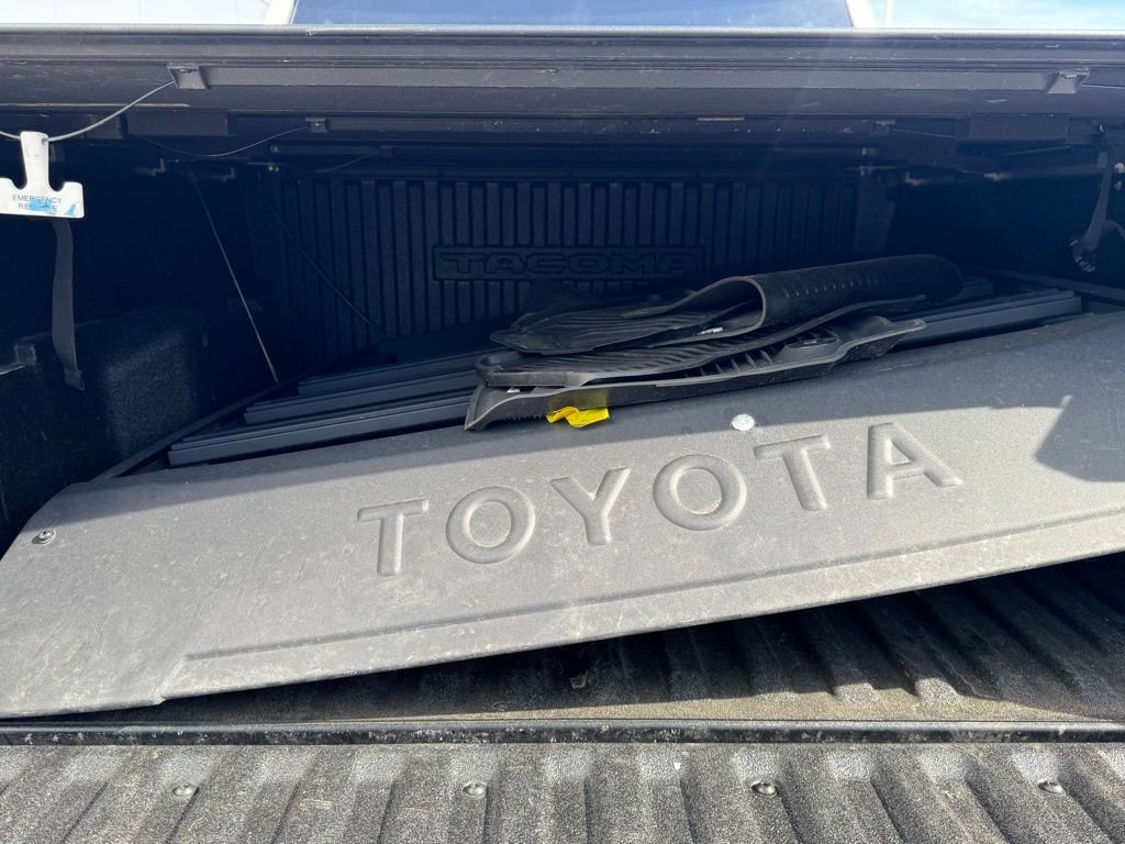 Certified 2024 Toyota Tacoma SR5 AWD/4WD image 38