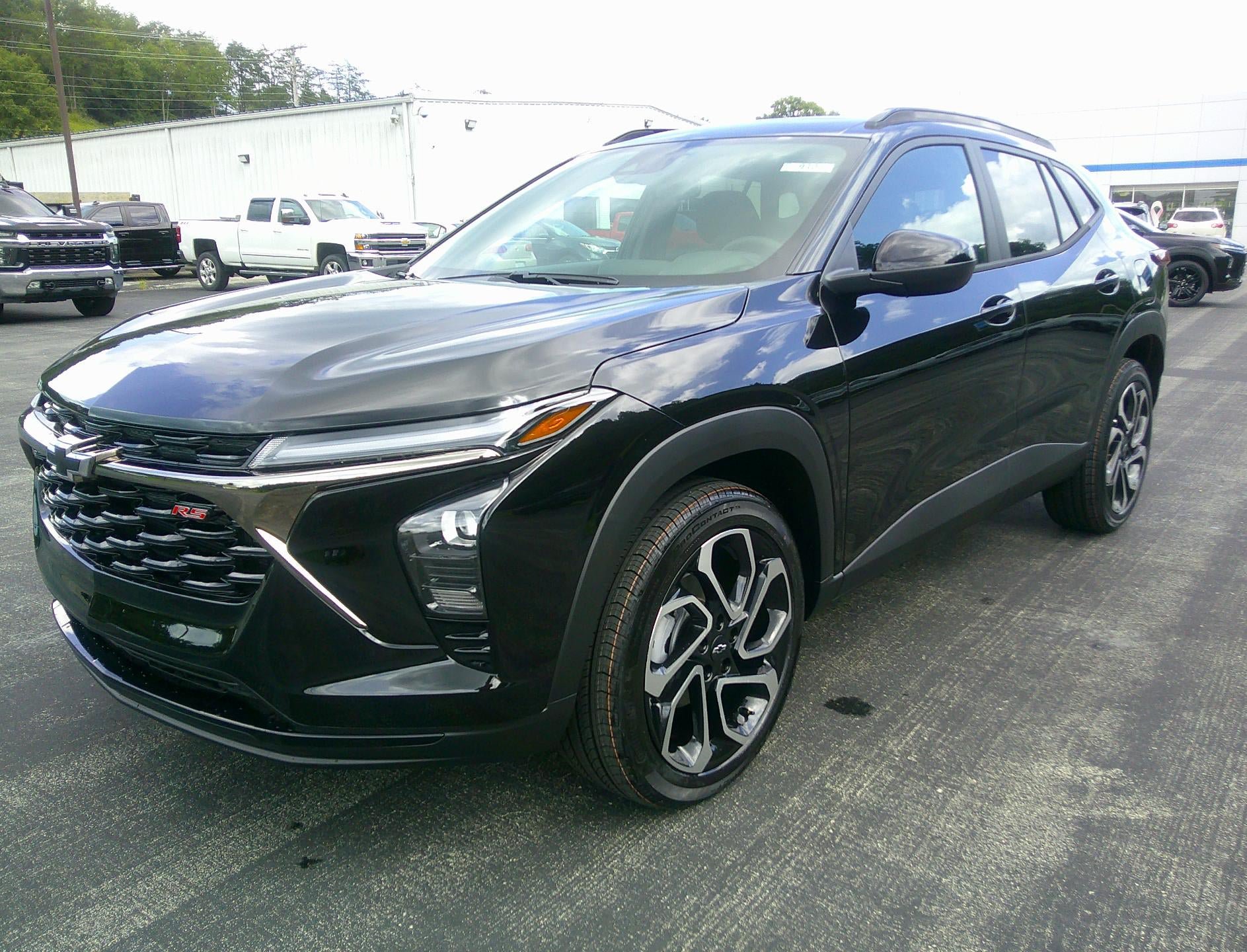 New 2026 Chevrolet Trax RS w/ Sunroof Package FWD image 1