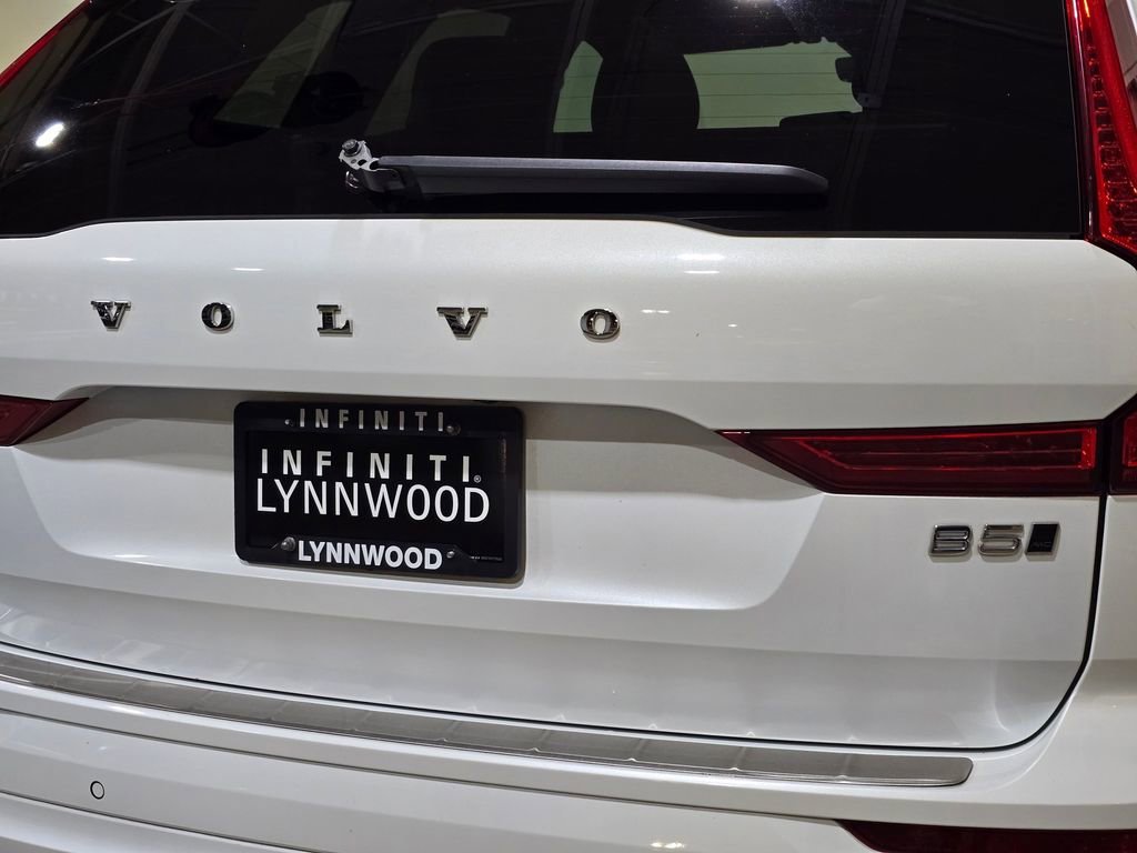 Used 2022 Volvo XC60 B5 R-Design w/ Climate Package image 26