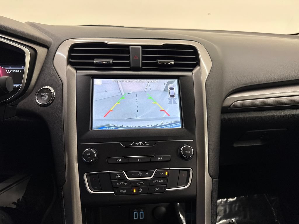 Used 2019 Ford Fusion SE FWD image 18