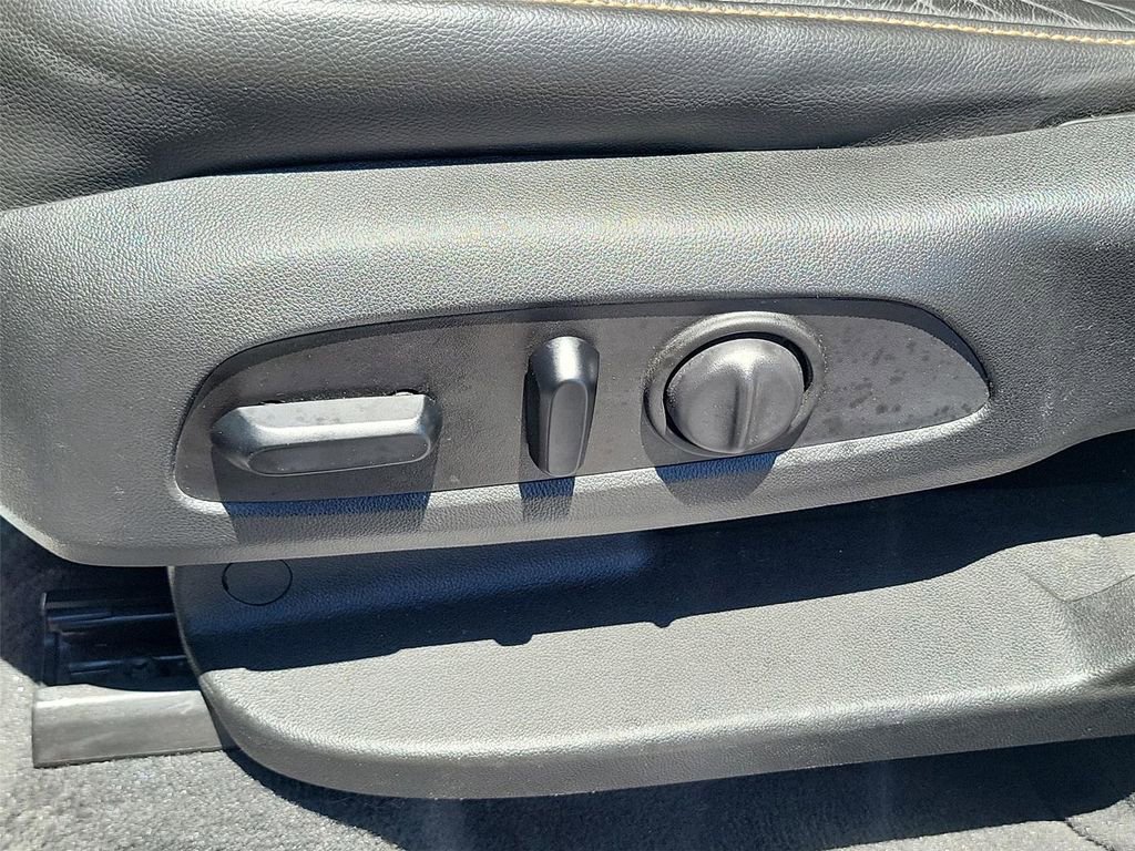 Used 2020 Chevrolet Traverse Premier w/ Redline Edition image 40