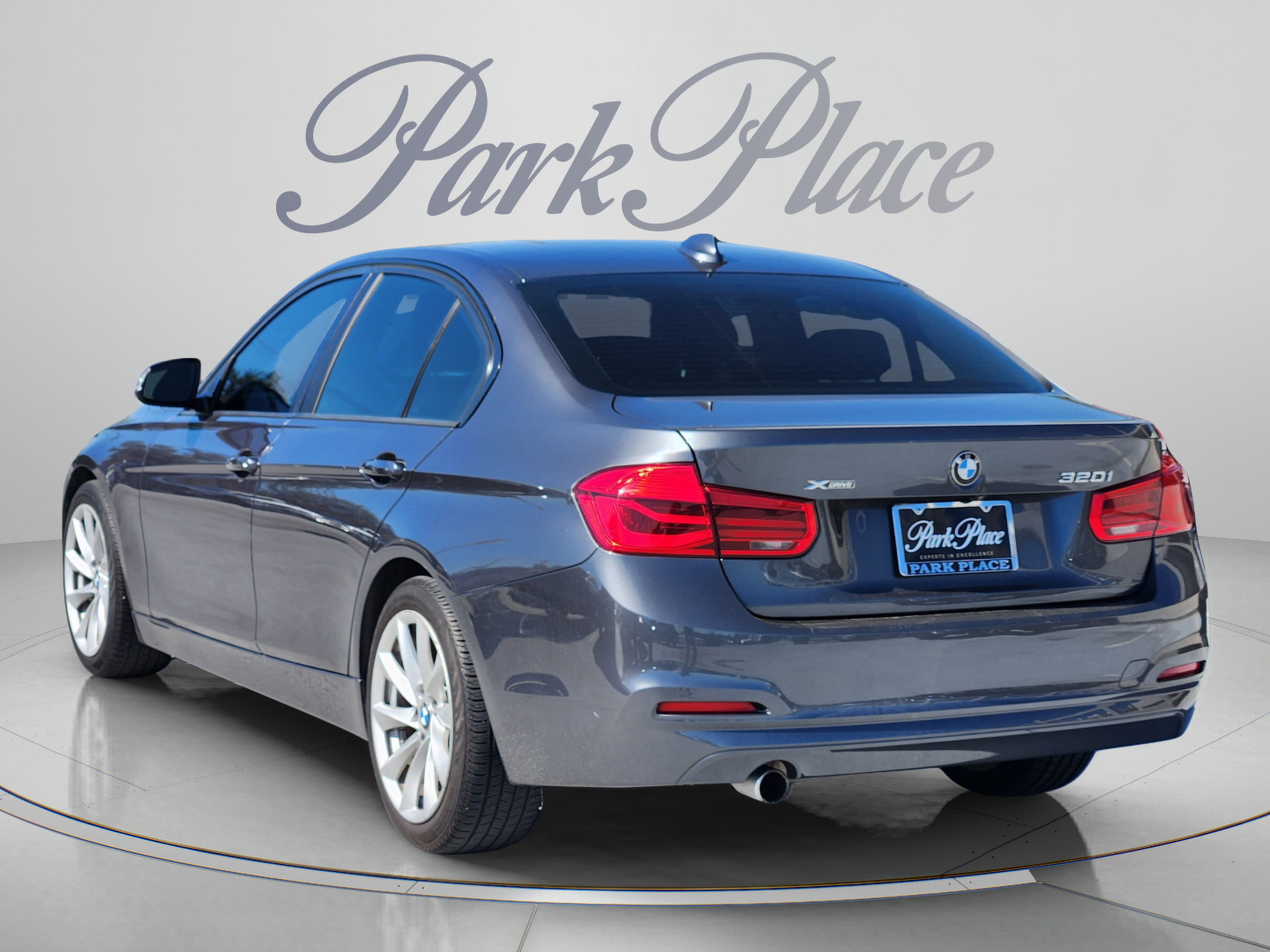 Used 2018 BMW 320i xDrive Sedan w/ Premium Package AWD/4WD image 3