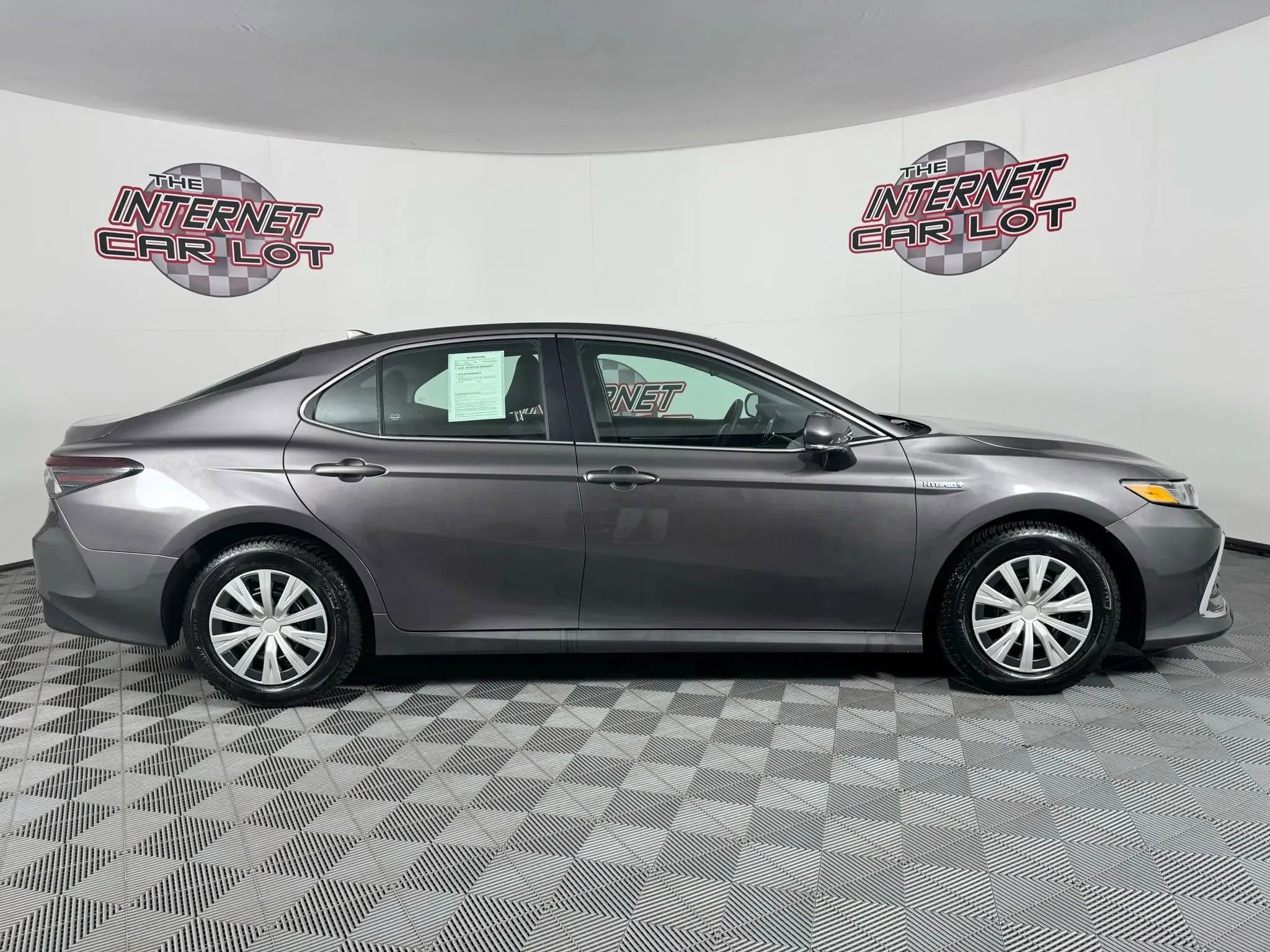 Used 2021 Toyota Camry LE image 8