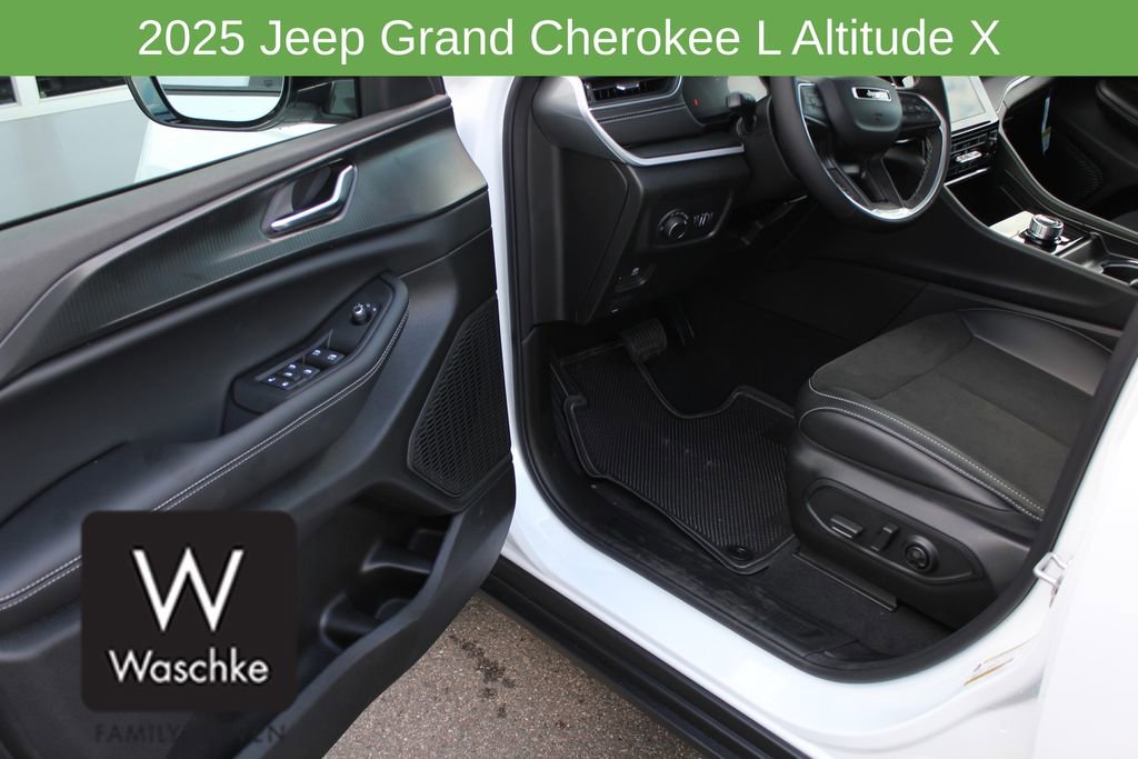 New 2025 Jeep Grand Cherokee L Altitude image 12