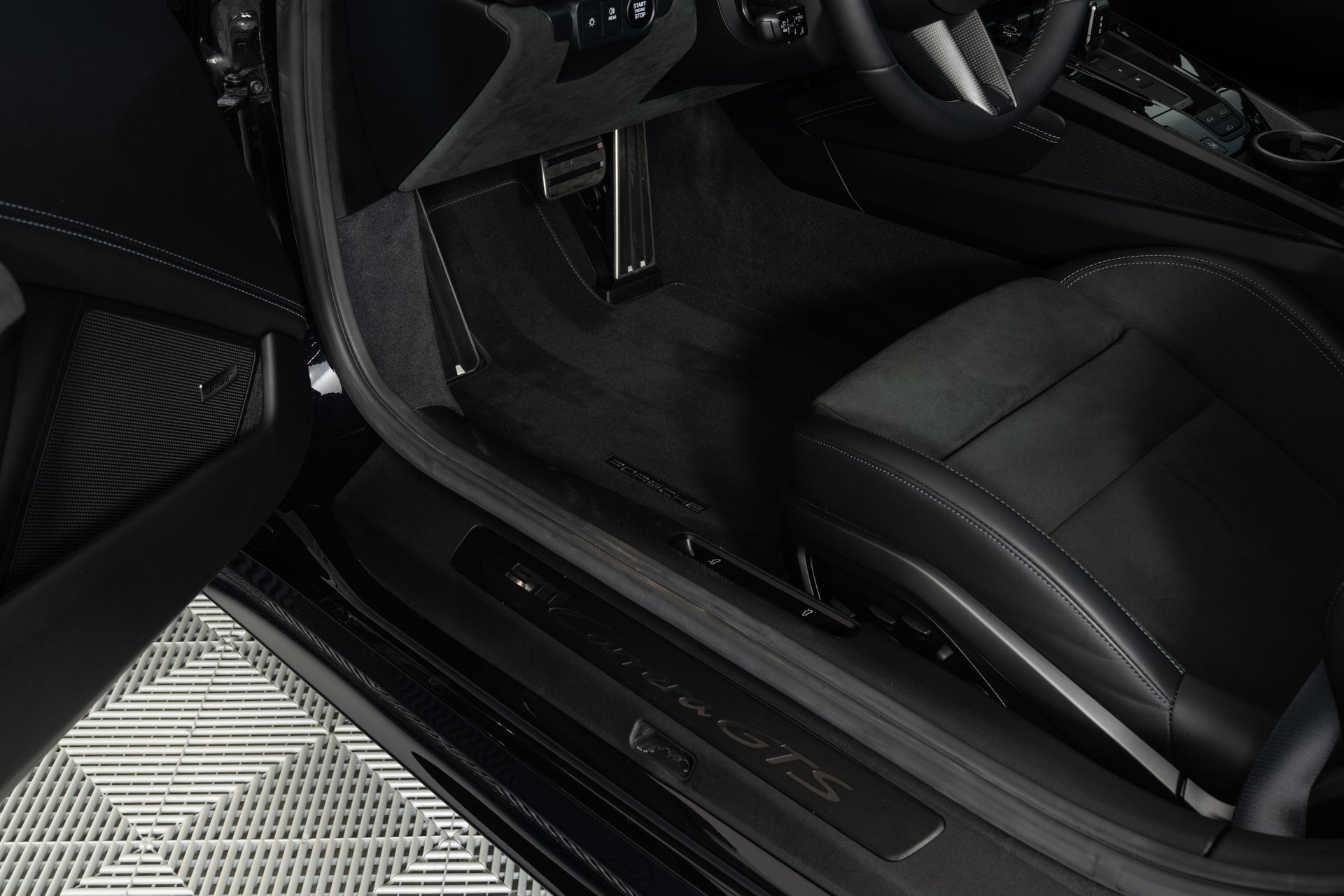 Used 2025 Porsche 911 Carrera GTS image 13