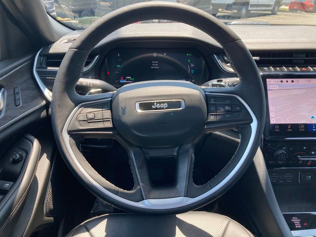 New 2024 Jeep Grand Cherokee Limited 4xe w/ Luxury Tech Group II image 15