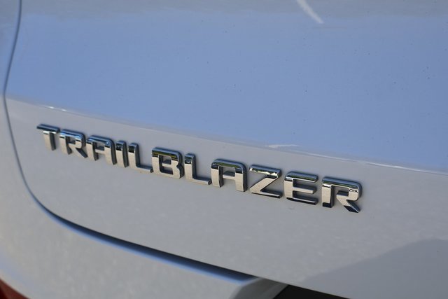 Used 2024 Chevrolet TrailBlazer ACTIV w/ Driver Confidence Package image 8