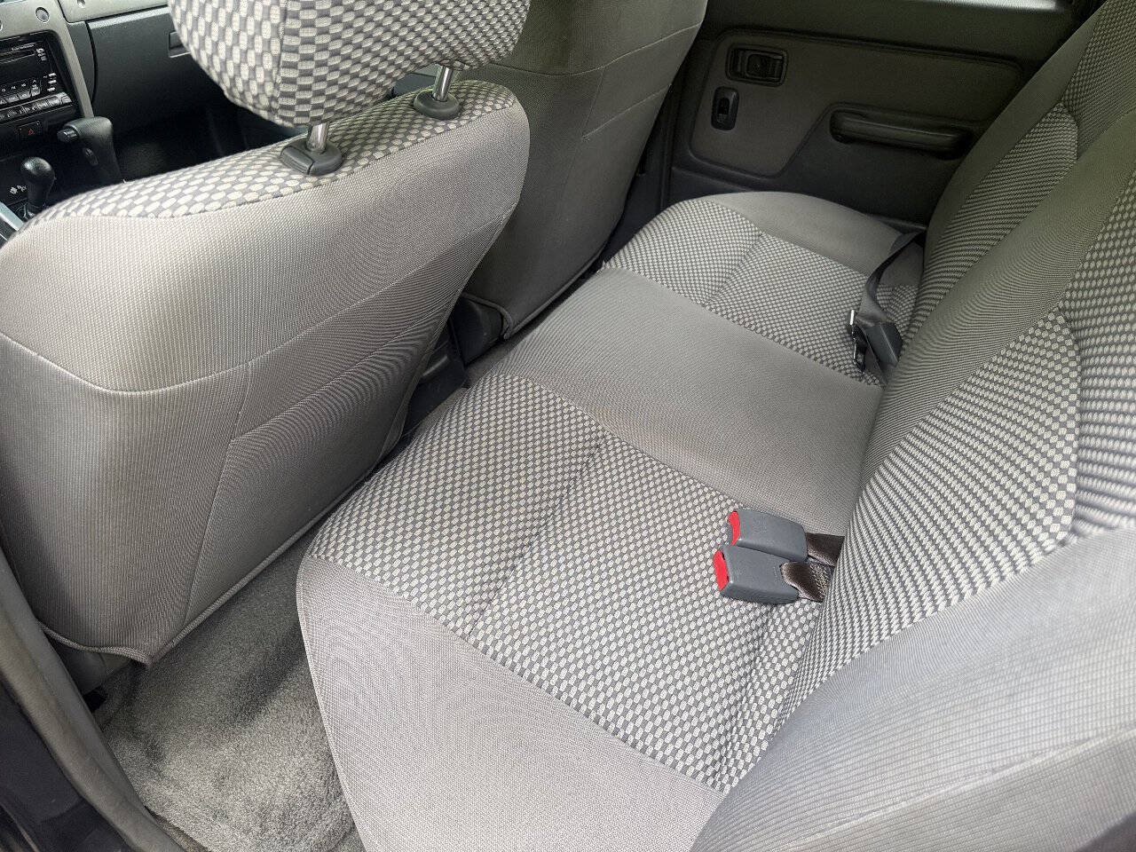 Used 2002 Nissan Frontier SE AWD/4WD image 64