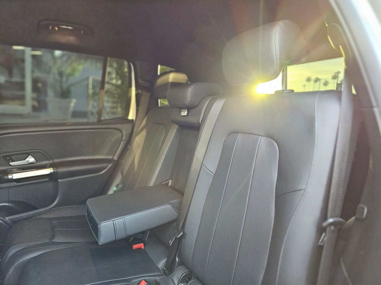 Used 2022 Mercedes-Benz GLB 250 4MATIC image 23