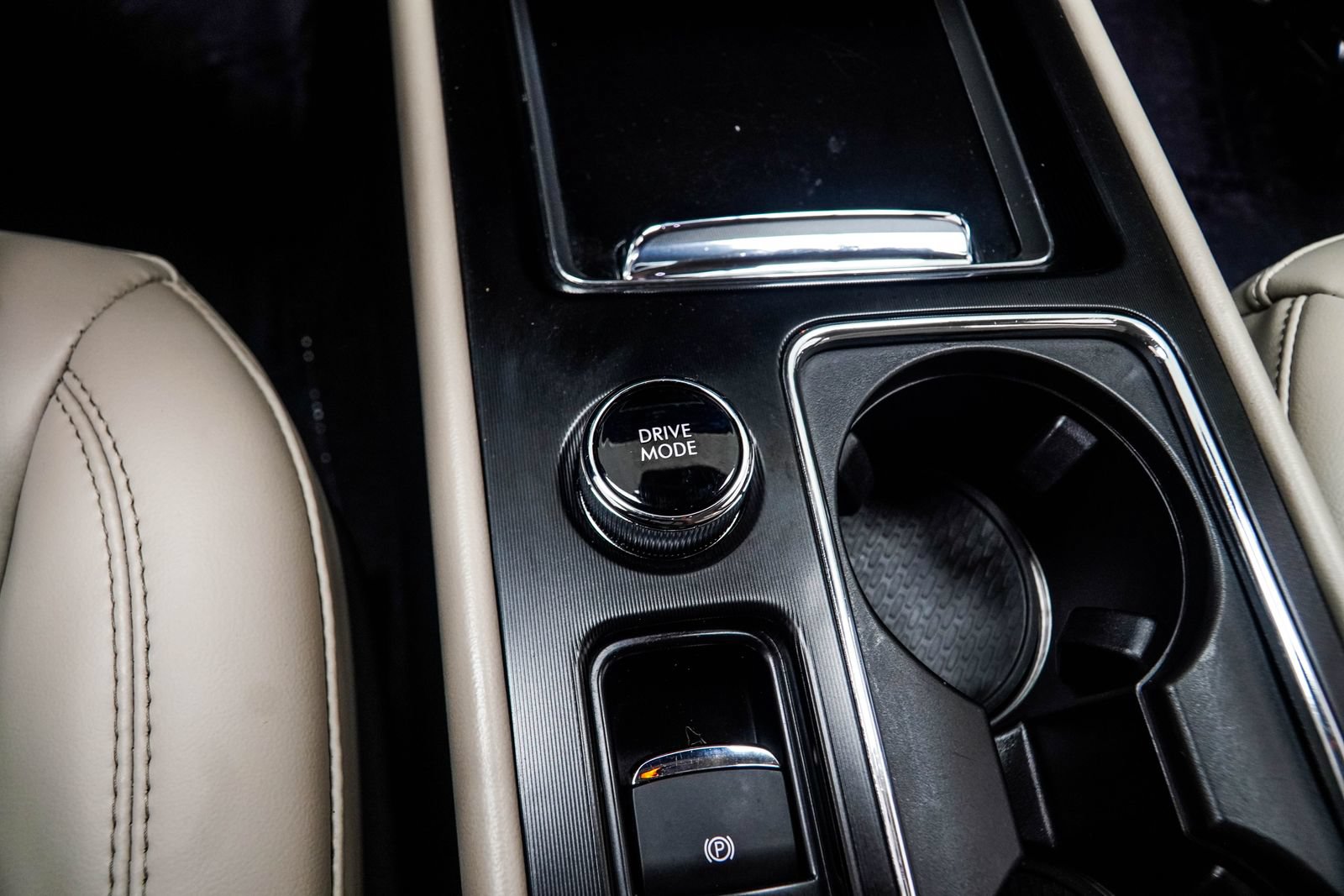 Used 2025 Lincoln Corsair AWD image 22