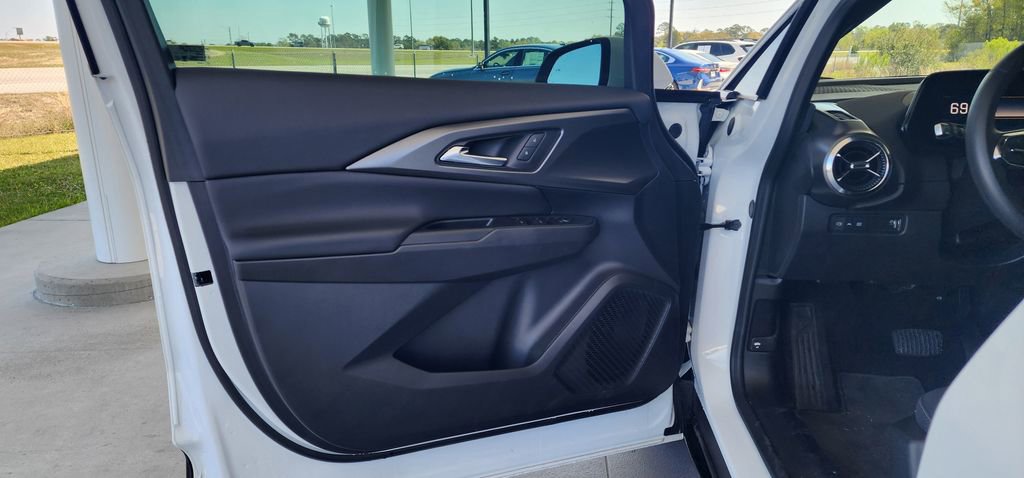 Used 2026 Chevrolet Equinox EV LT image 12